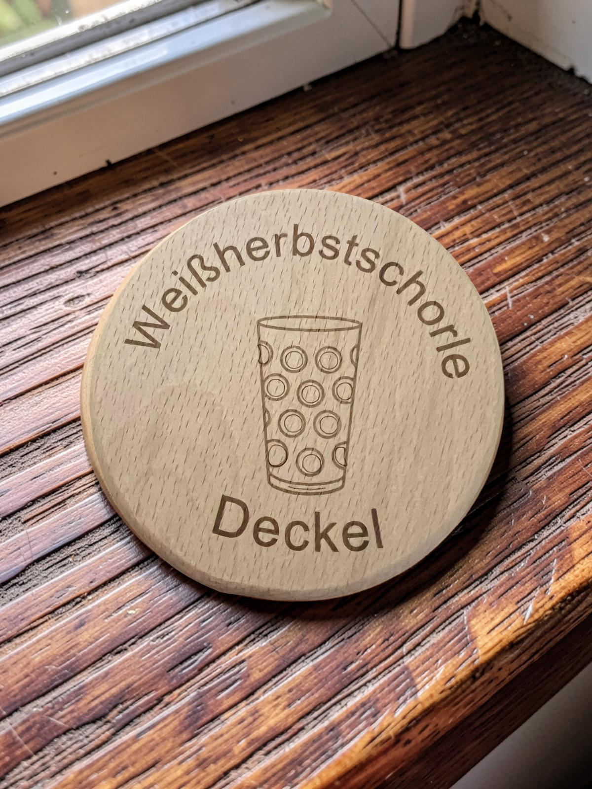 Personalisierte Trinkglasabdeckung aus Holz, Weissherbst, Insektenschutz